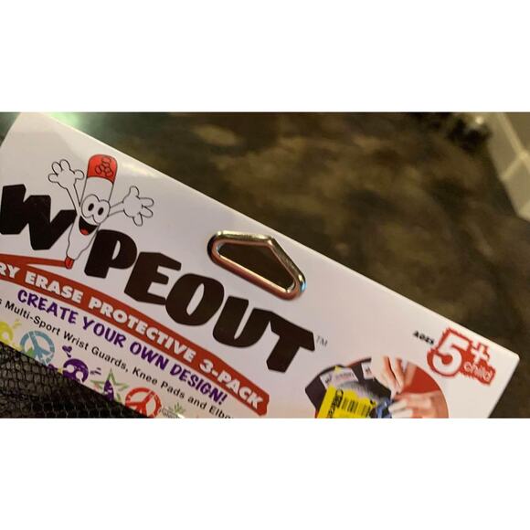 New Wipeout black youth 5+ knee and elbow pads - Picture 4 of 5